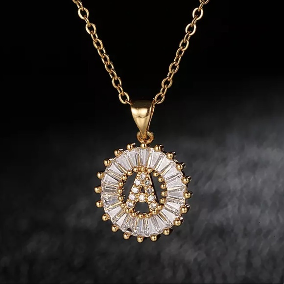 Gold Initial Crystal Sparkly Pendant Necklace A-Z - Picture 6 of 6